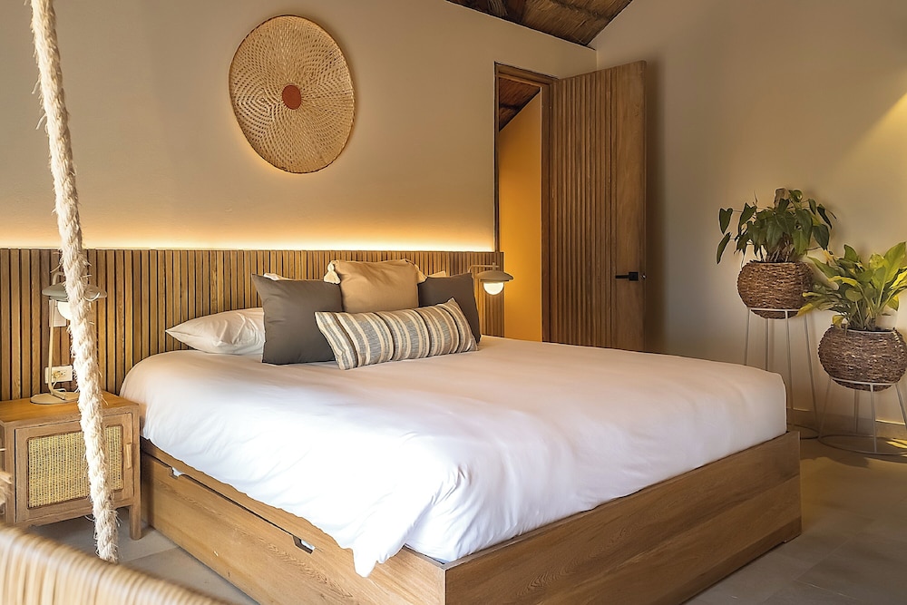 Loft, King Bed, 2 Trundle Beds
