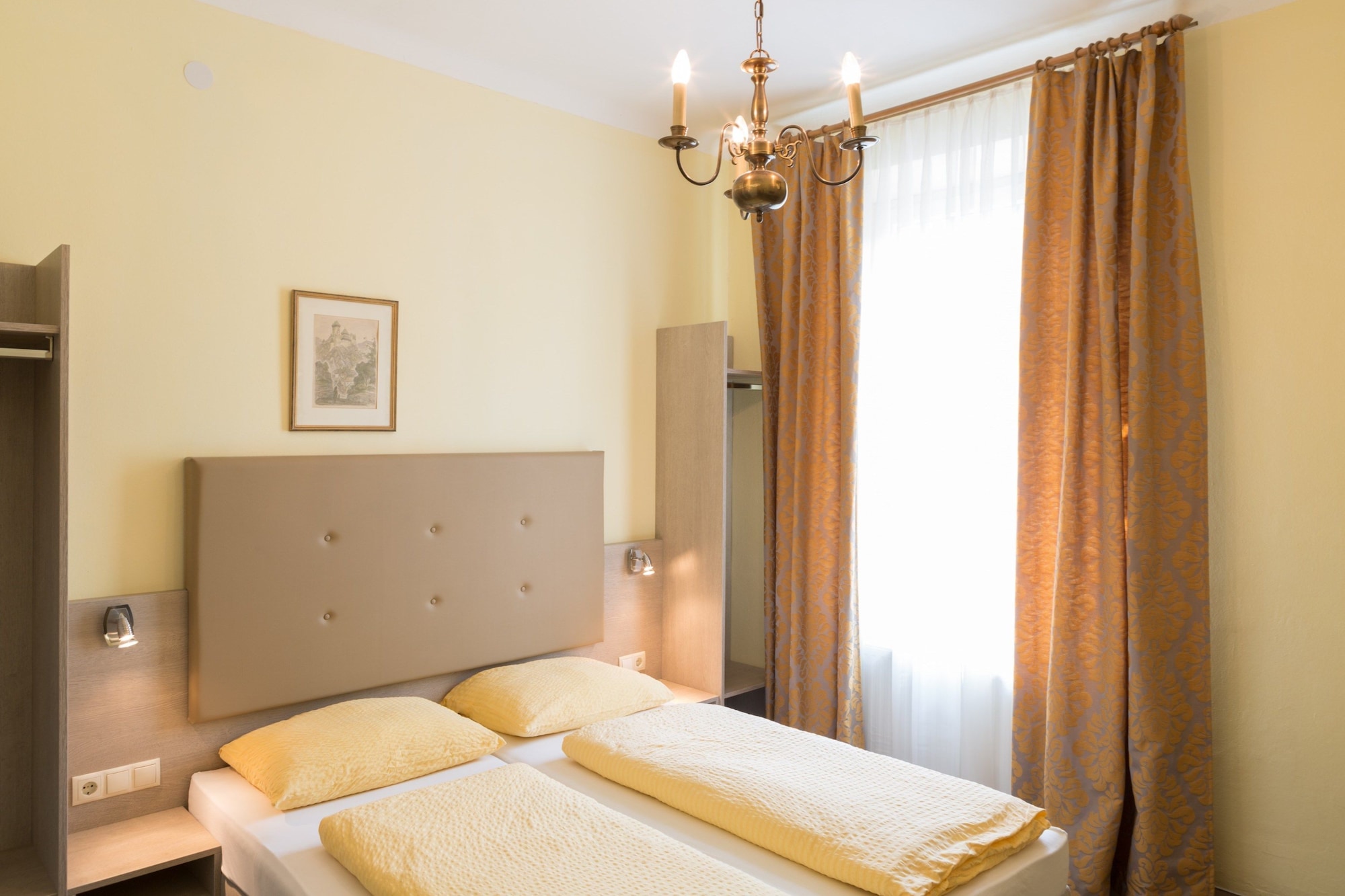 BUDGET, DOUBLE BED, STREET VIEW