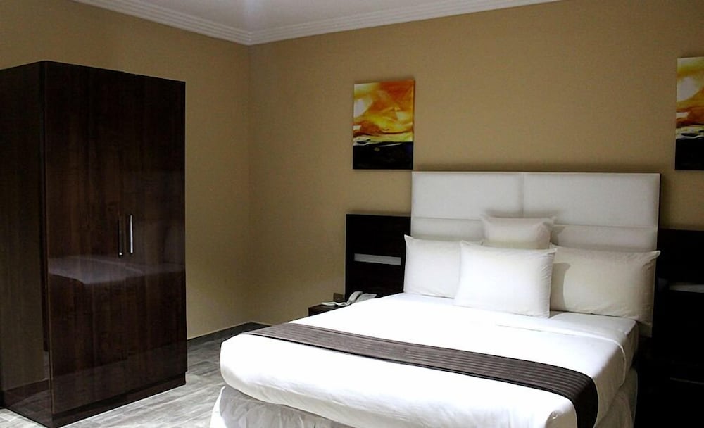Ellyxville Hotels 14/39