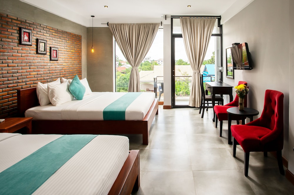 1 Bedroom, Family, Quadruple, 1 King and 1 Single Beds, Pool View, Balcony