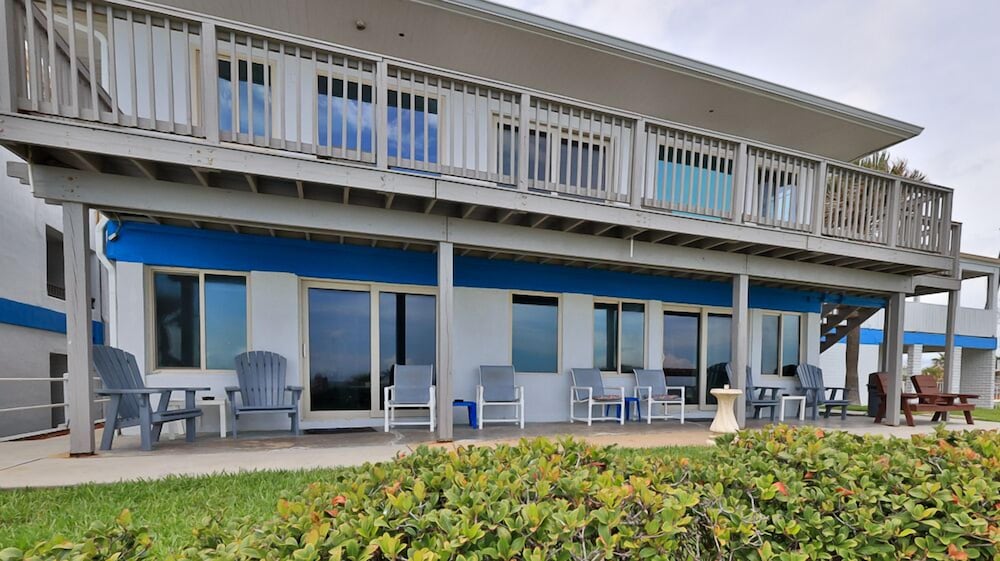 Driftwood Resort 2/70