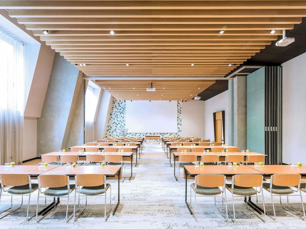 Novotel Sevilla 68/77