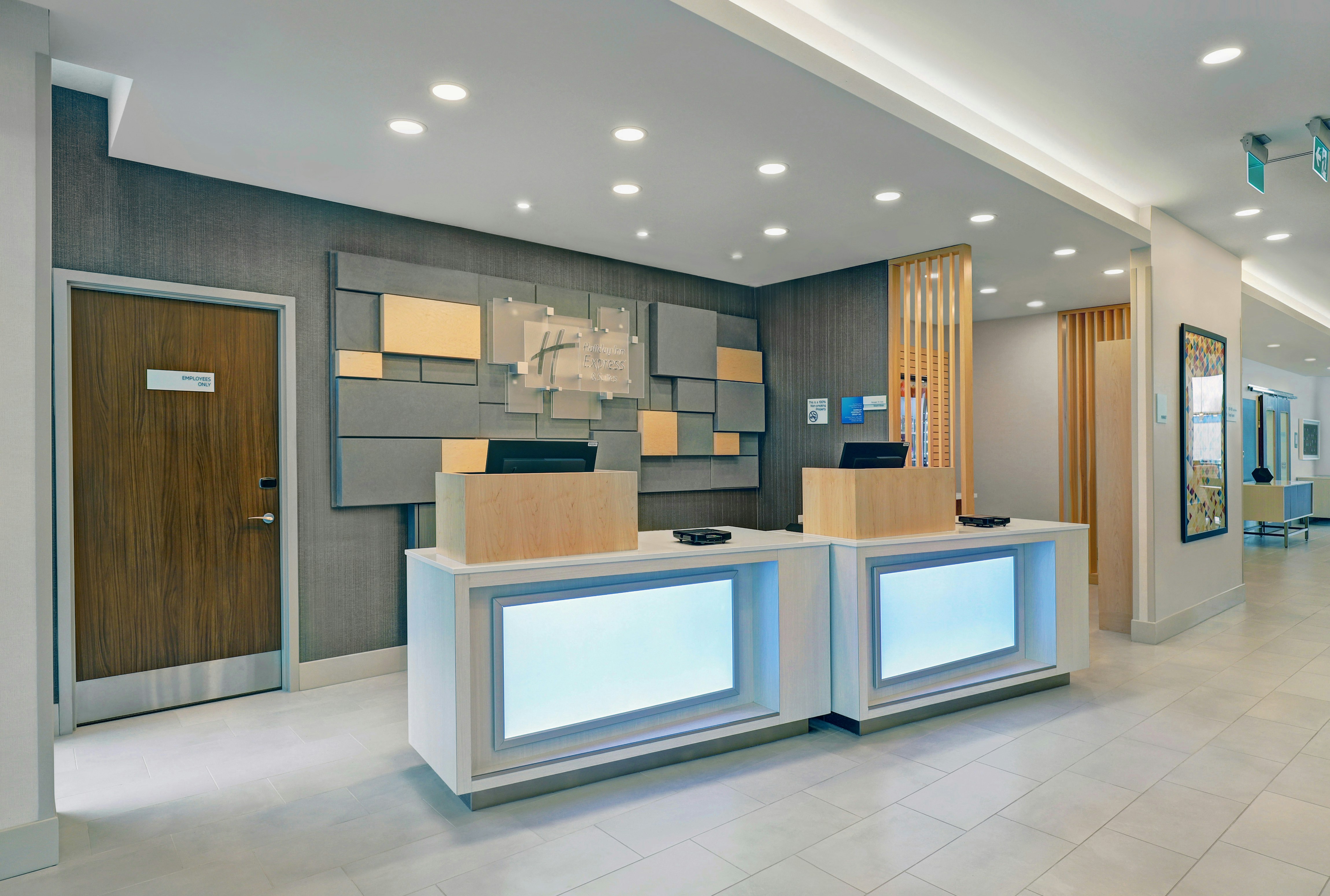 Holiday Inn Express And Suites Collingwood 8/73