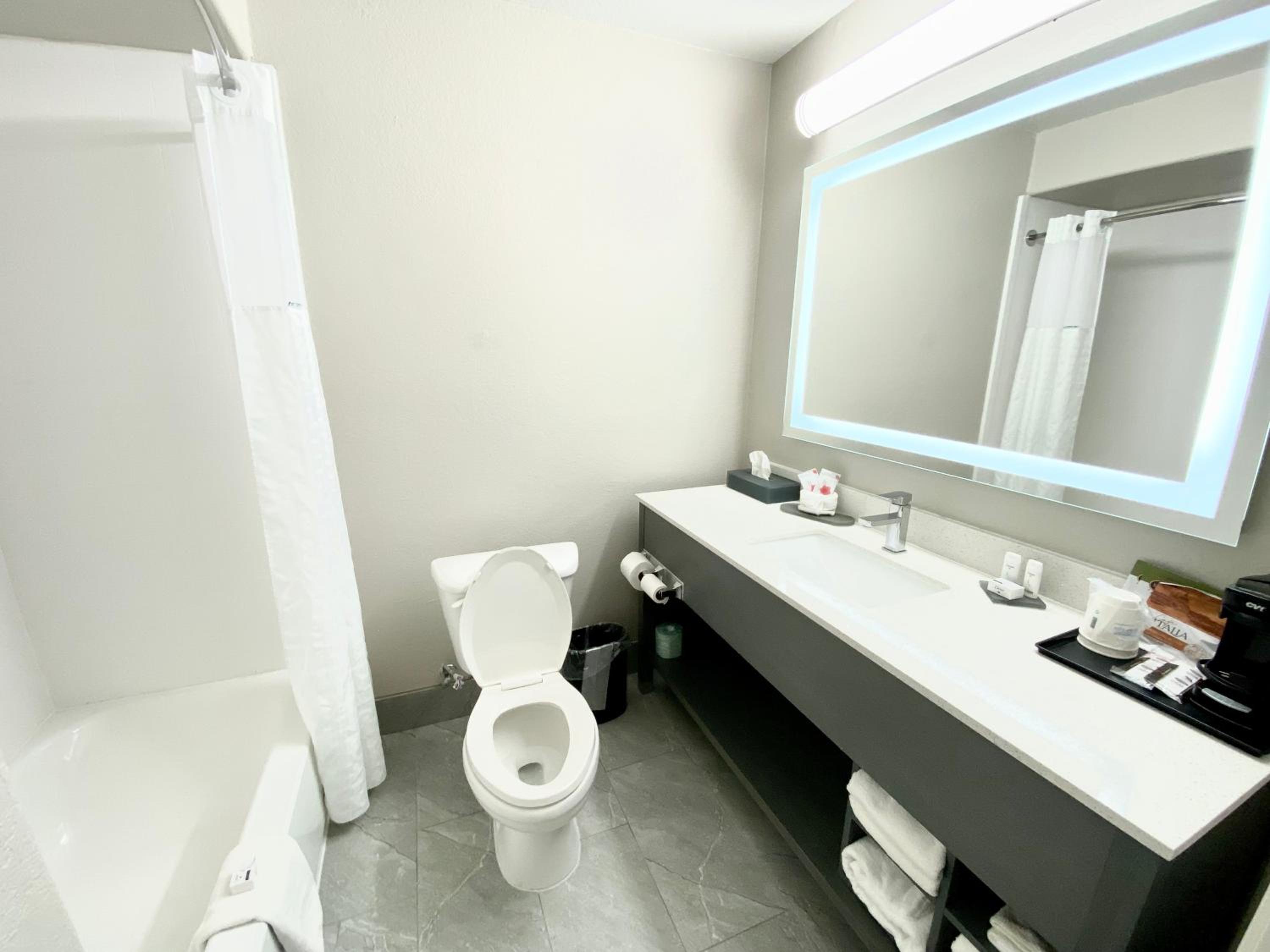 EXECUTIVE, STUDIO, SUITE, KING BED