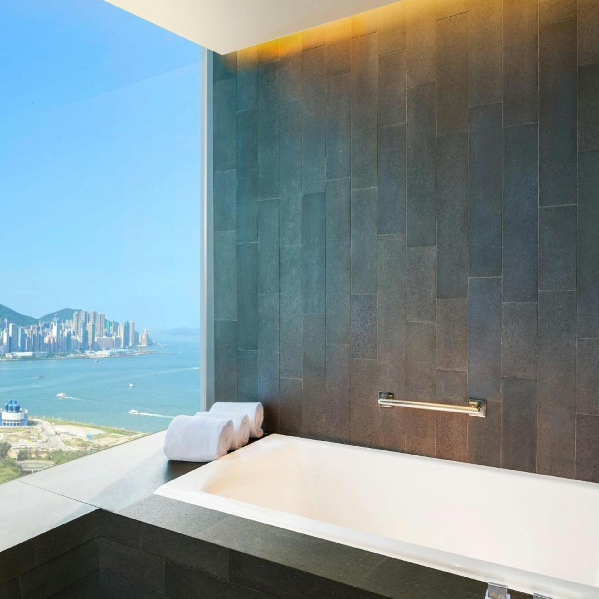 Cool, King Bed, Partial Harbour View, Corner