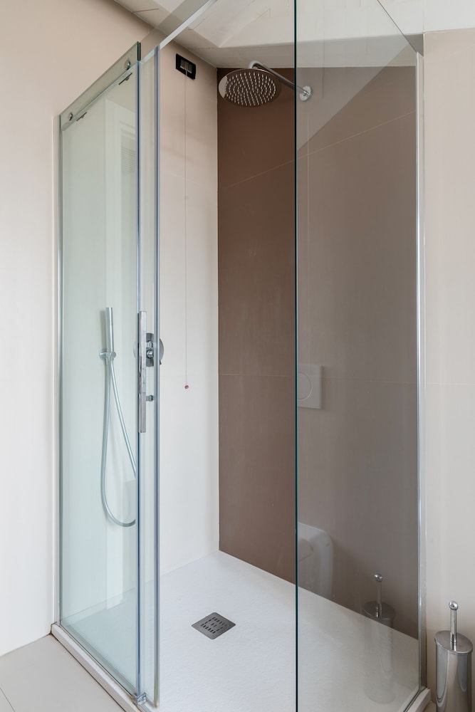 Easyhomes - Brera Luxury Suites 9/42