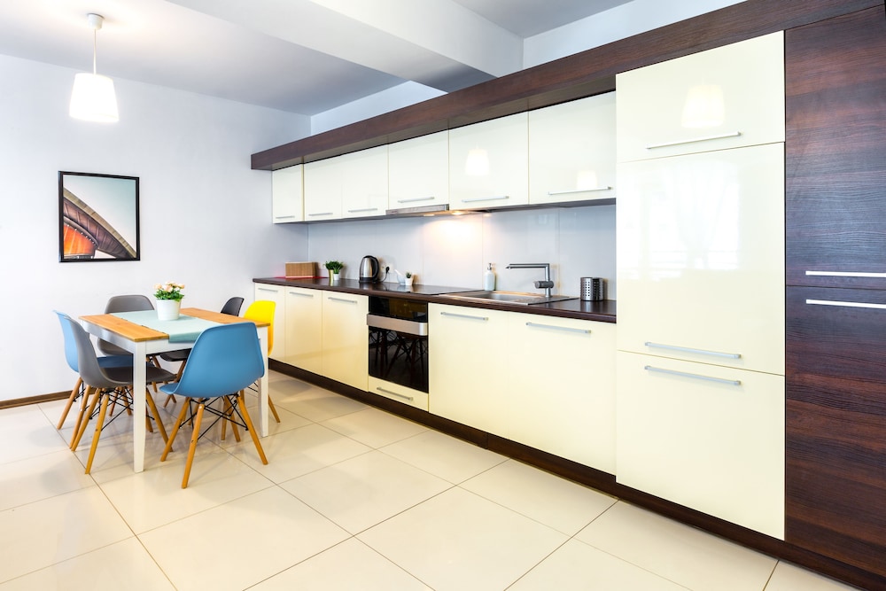 FriendHouse Apartments 9/50