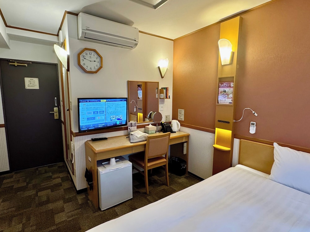 Toyoko Inn Shin-yokohama Ekimae Honkan 18/58