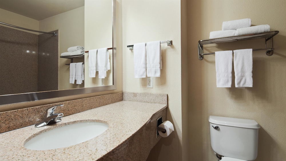 Best Western Cleveland Inn & Suites 4/17