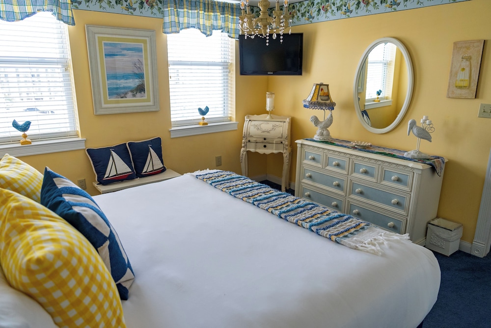 1 Bedroom, Suite, King Bed, Ocean Front, Sofa