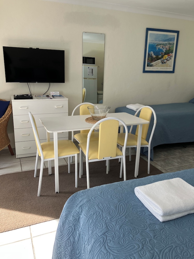 Emu Point Motel 50/70