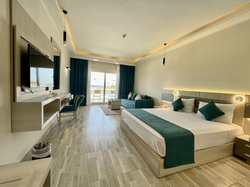 Sirena Beach Resort & Spa 5/50