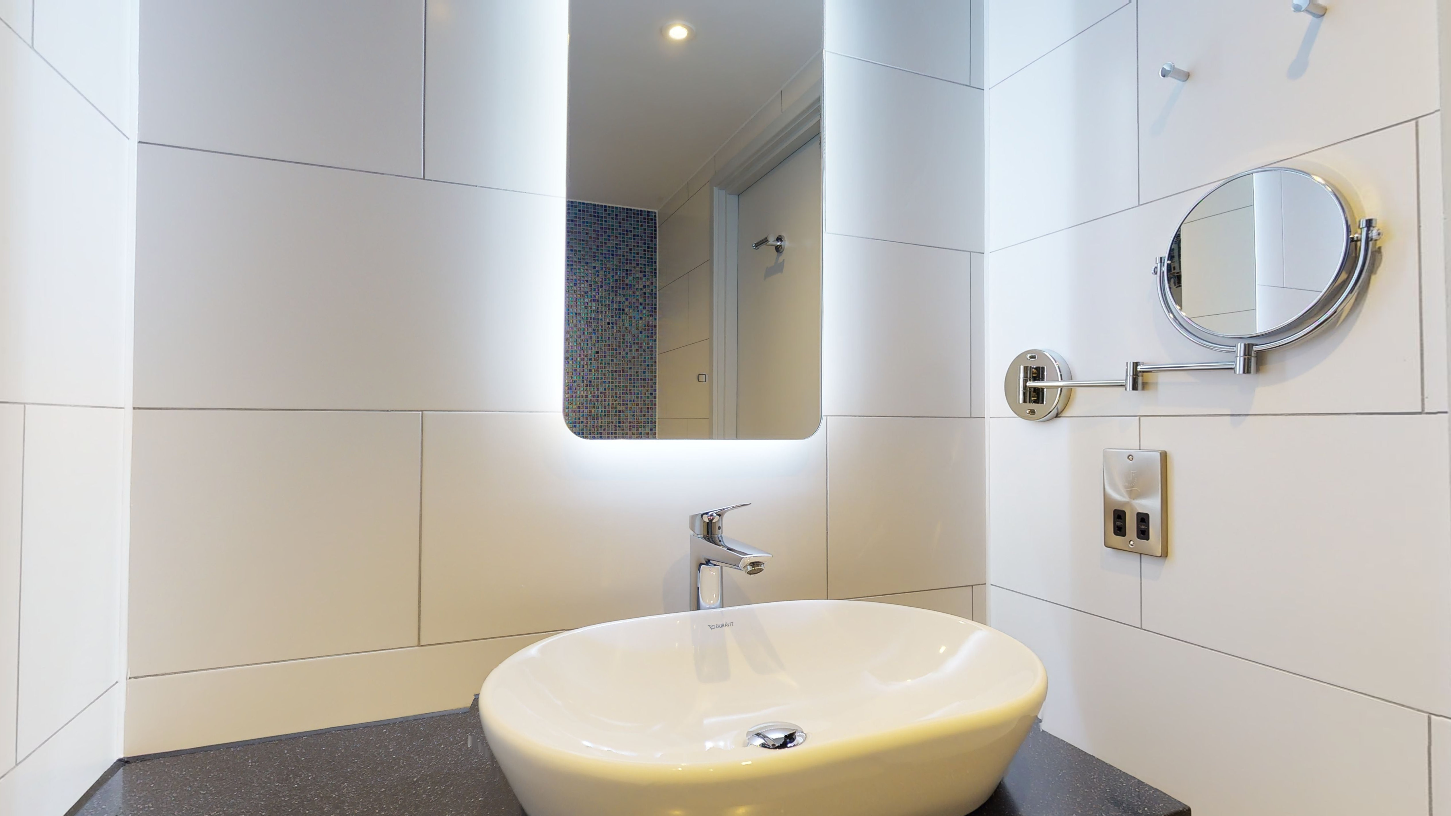 HOLIDAY INN BRENTWOOD M25, JCT 28 74/74