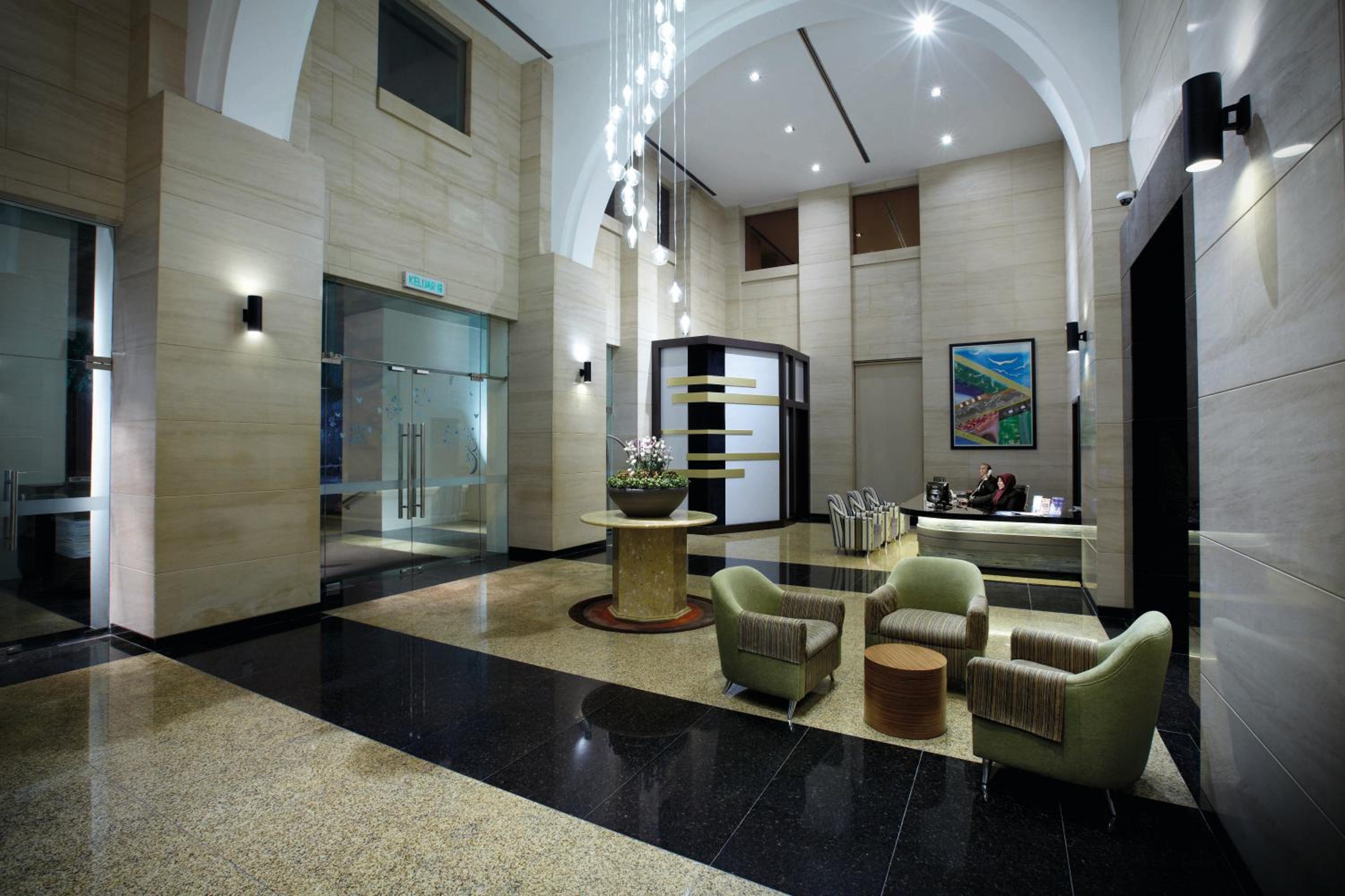 Crown Regency Serviced Suites 23/39