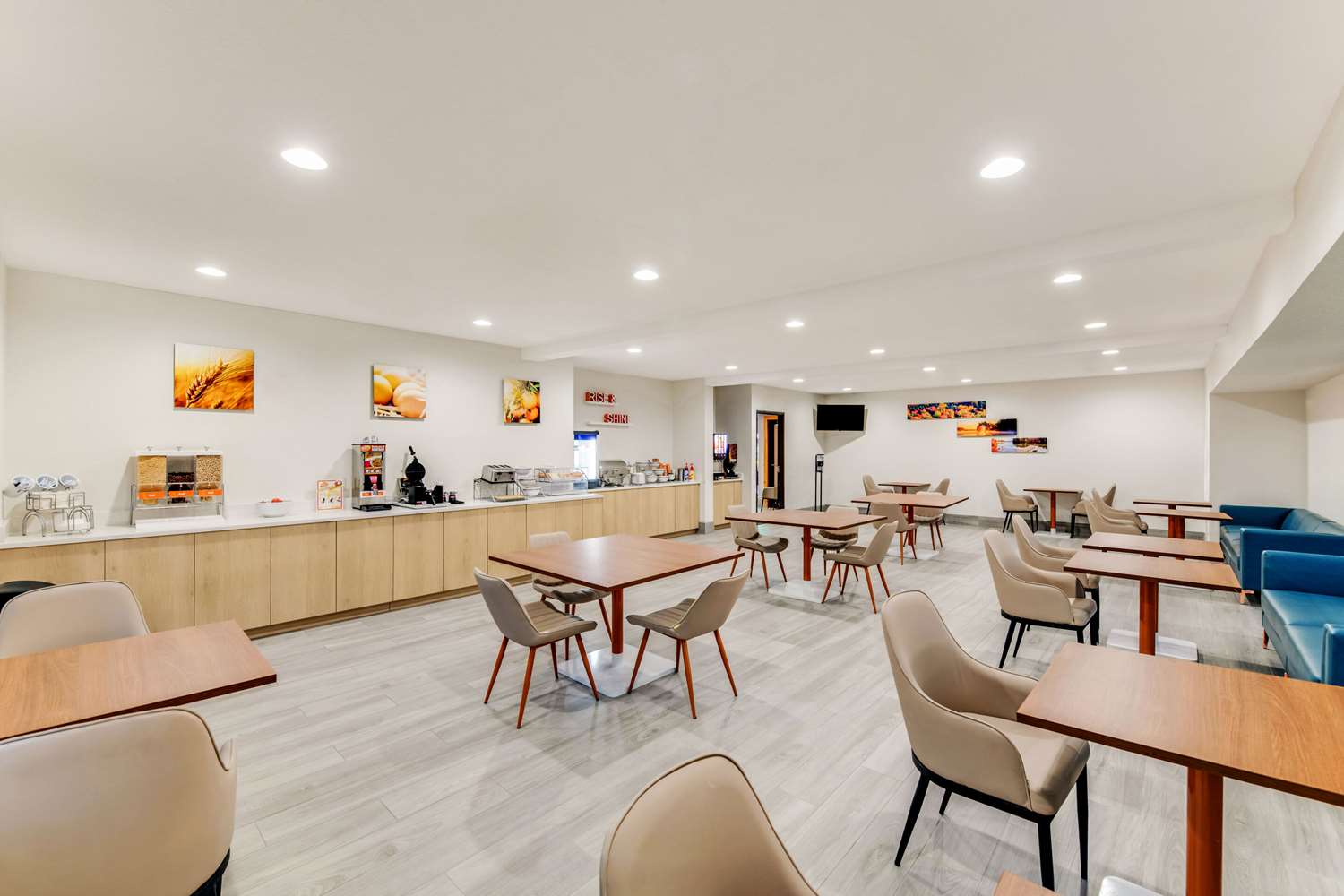 Comfort Inn & Suites Weston - Wausau 20/25