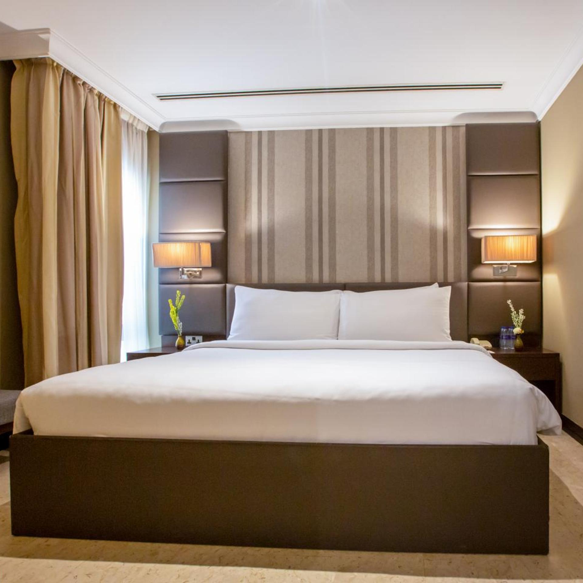 Suite, King Bed, Outdoor Jetted Tub