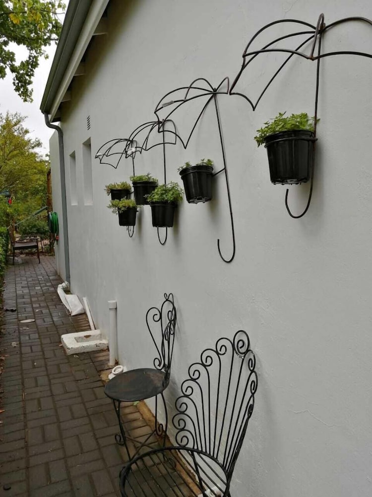 Fiore Guest Accommodation 10/50