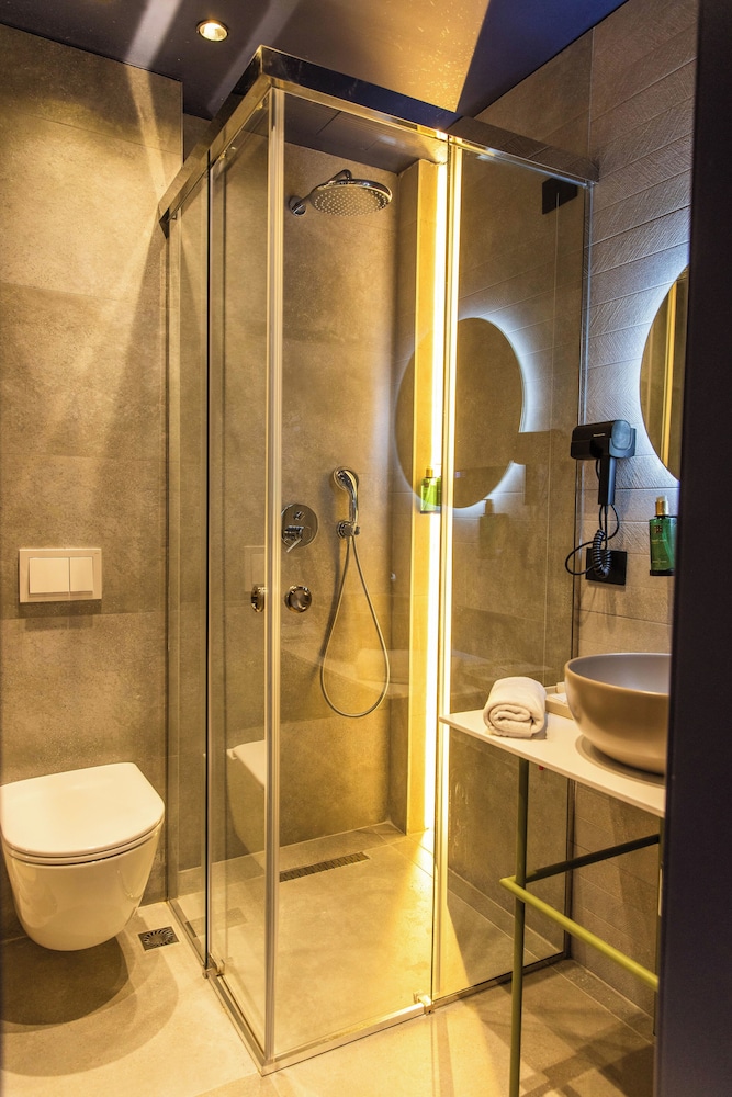 Si hotel Tirana 58/61