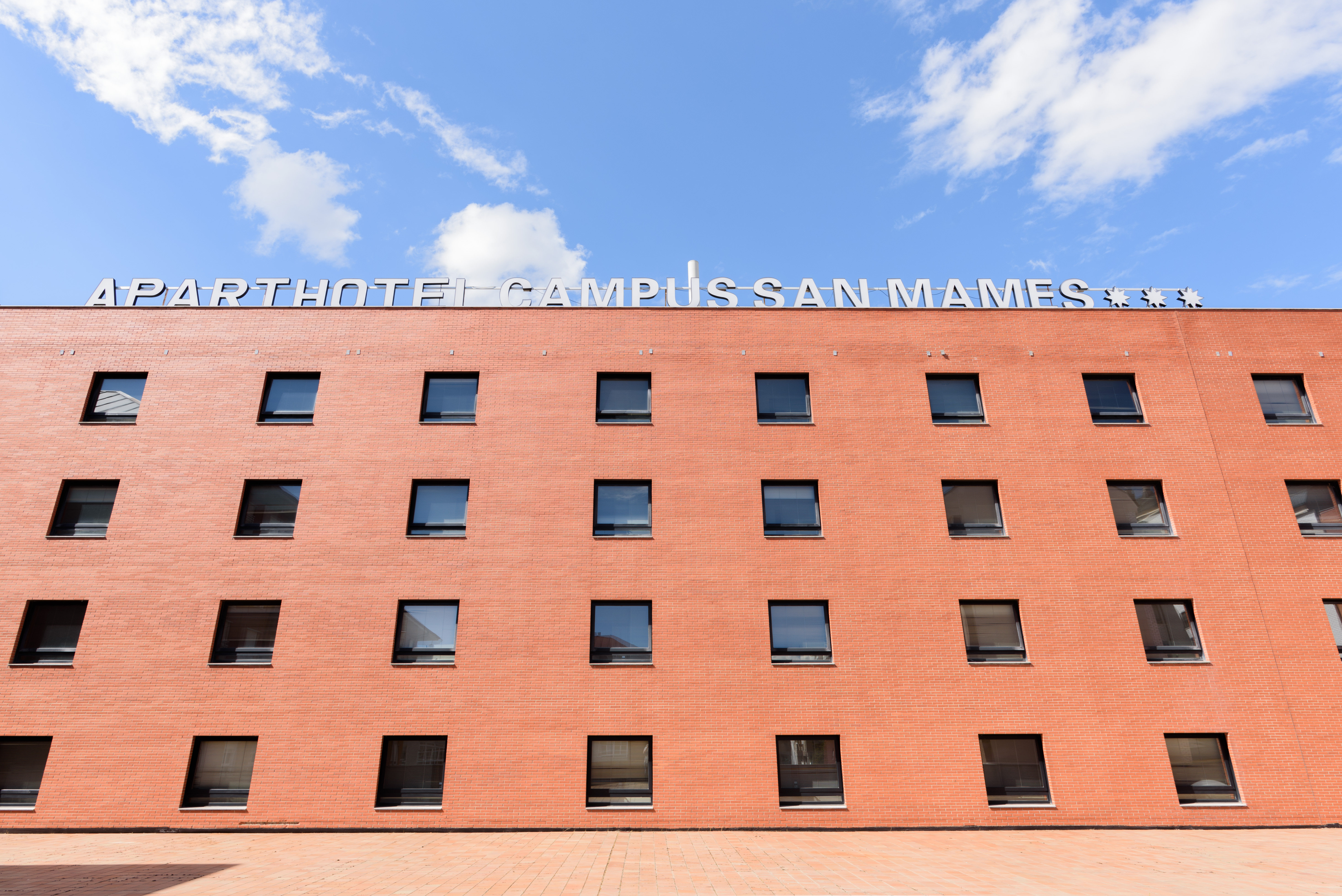 APARTAHOTEL EXE CAMPUS SAN MAMES 1/47