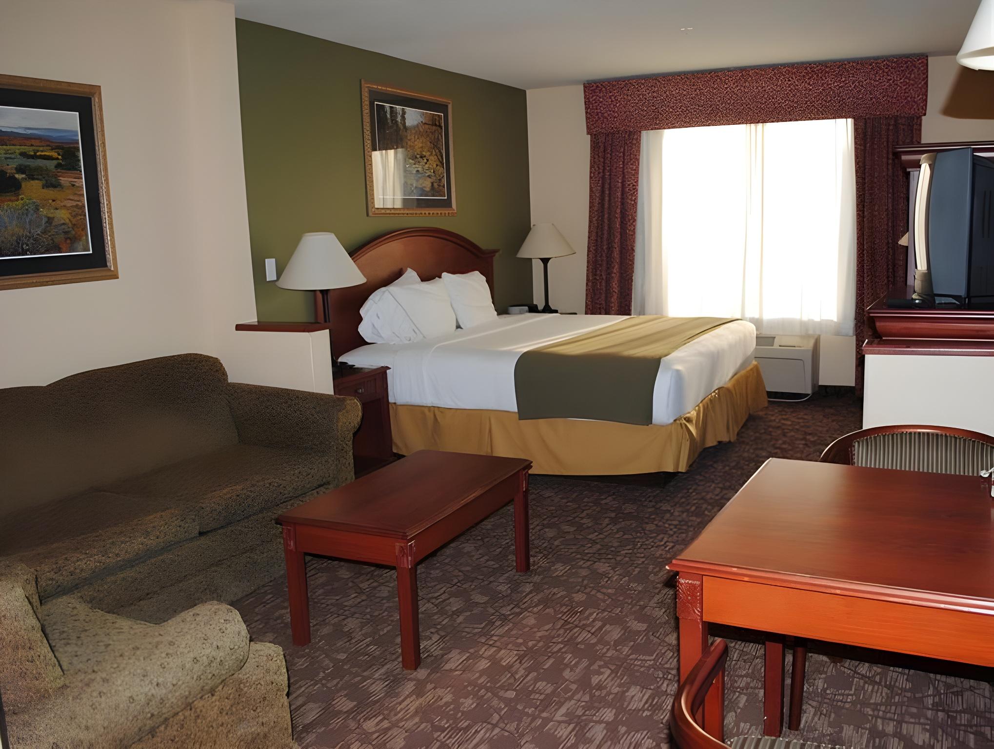 2 Bedrooms, Suite, 2 Bathrooms