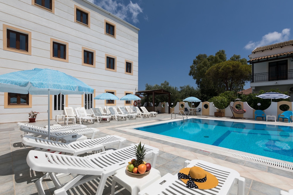 Lefkimi Hotel 13/53