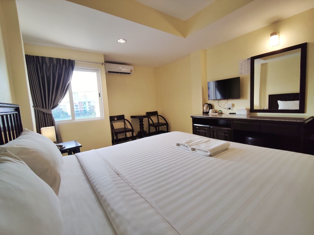 The Chanthong Residence and Hotel Pattaya 8/24