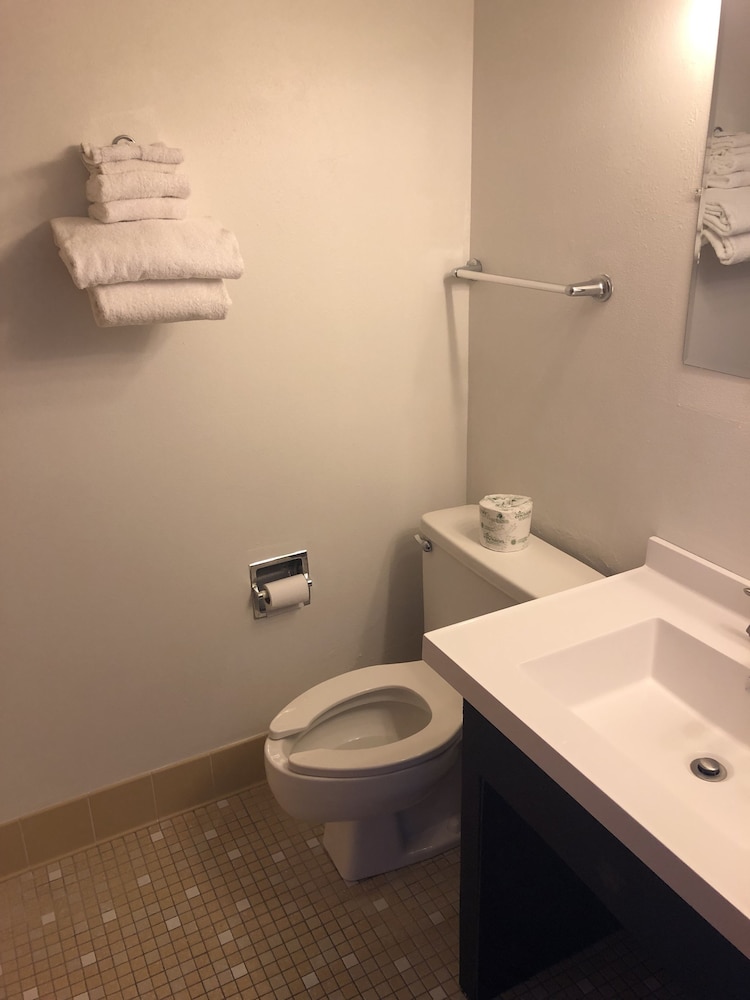 Neva Jean Motel 62/65