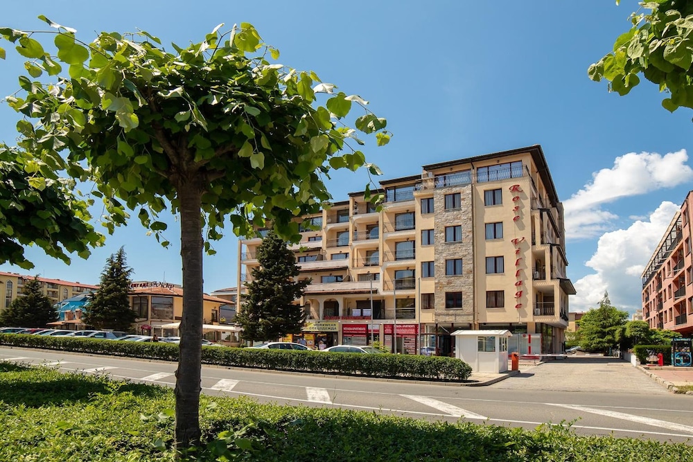 Aparthotel Rose Village 10/65
