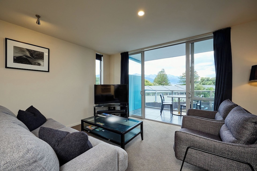 Waves On the Esplanade Apartments 25/48
