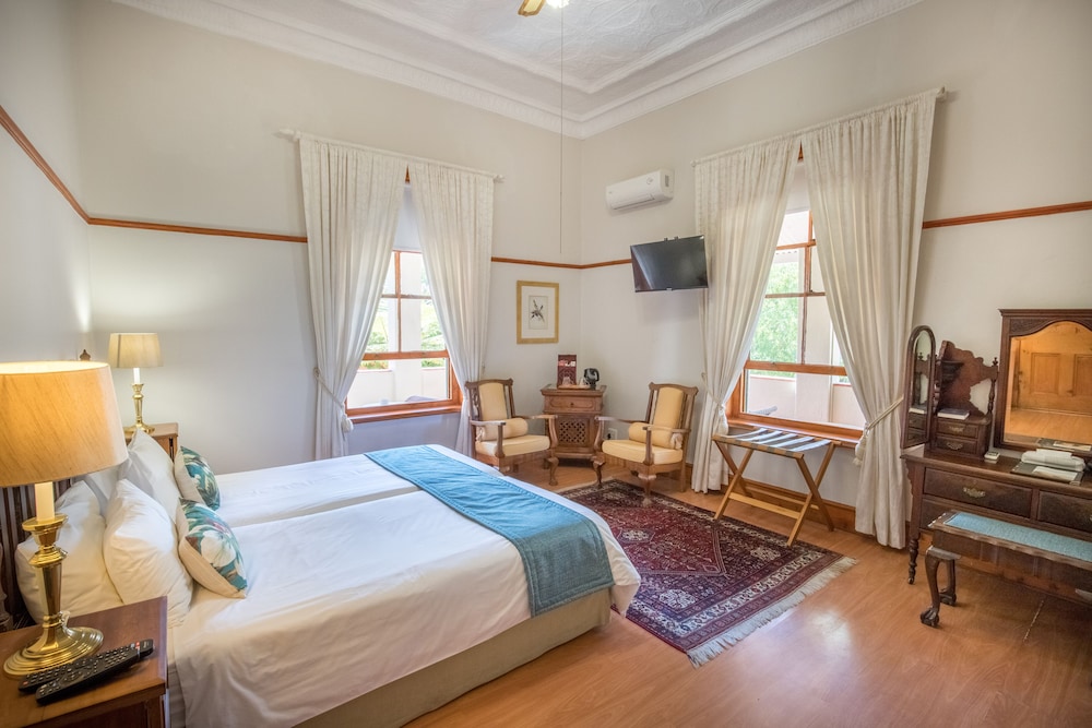 Montagu Country Hotel 35/89