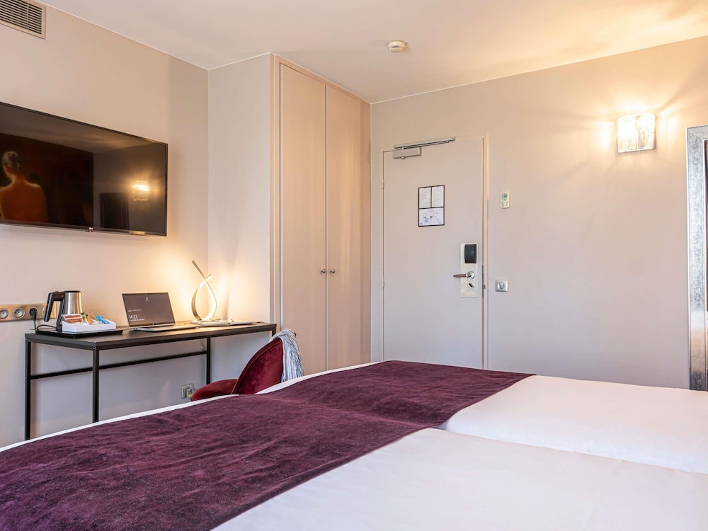Mercure Paris Place d Italie 33/74
