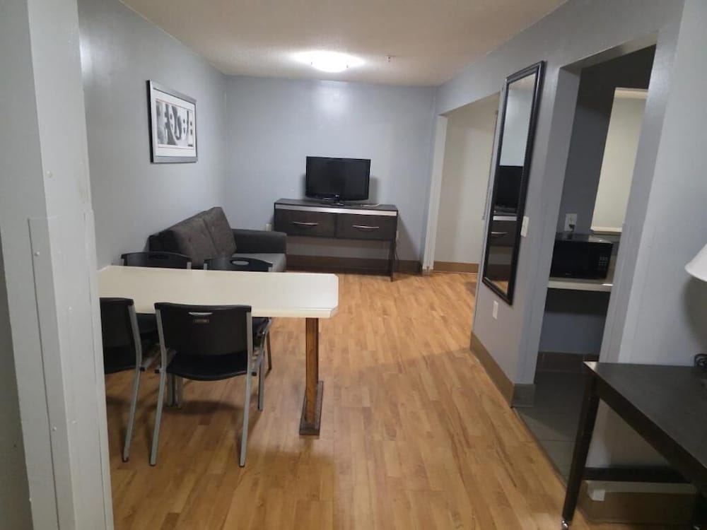 Welcome Suites Hazelwood Extended Stay Hotel 44/59