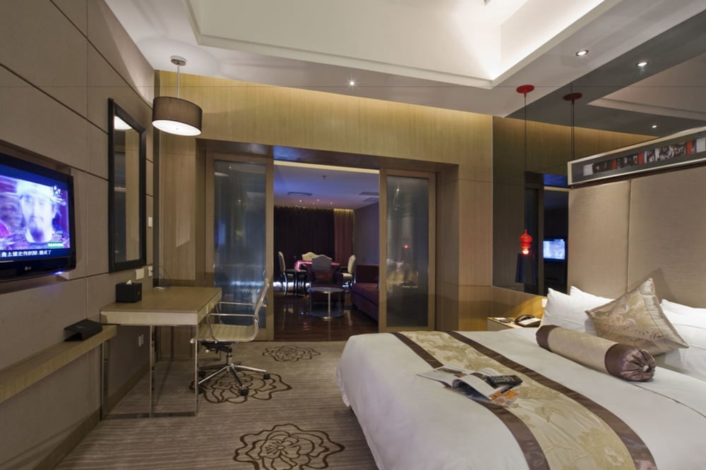 Easeland Hotel 12/42