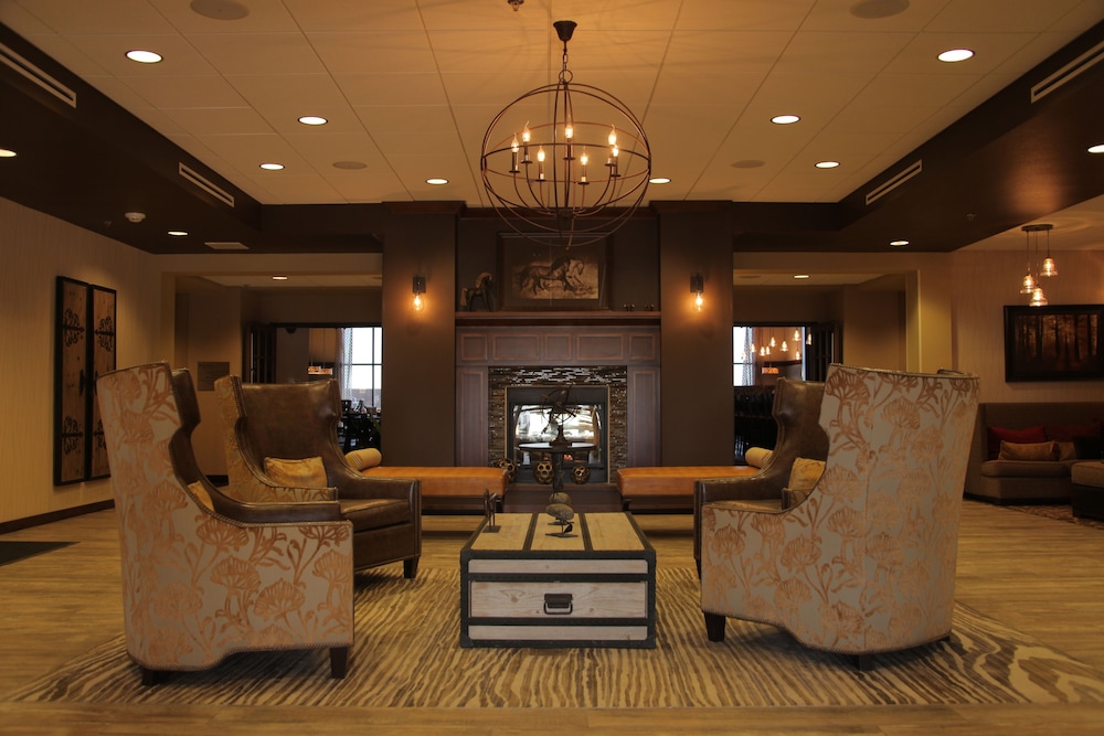 Teddy Apos S Residential Suites Watford City 32/56