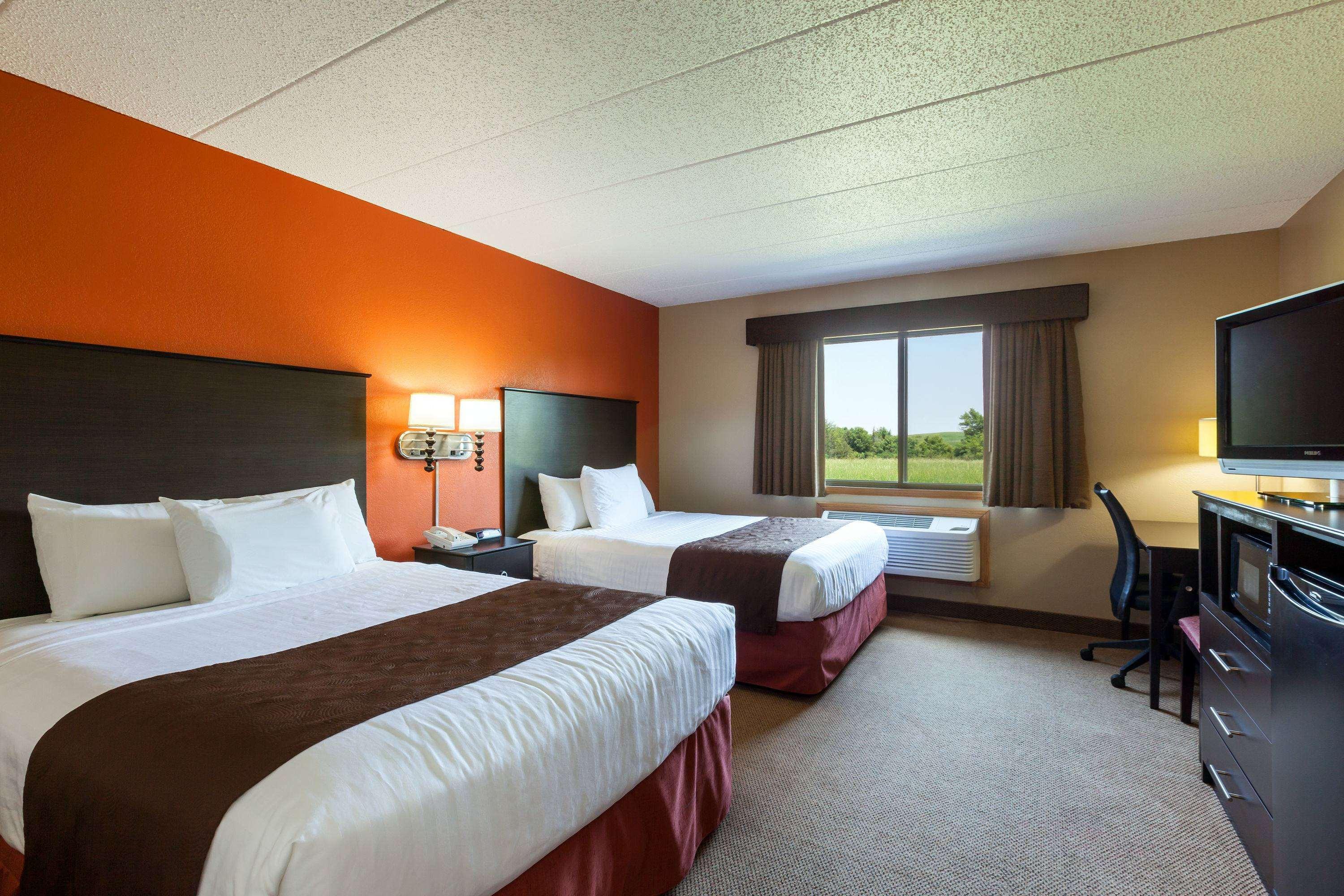 AmericInn by Wyndham Algona 16/30