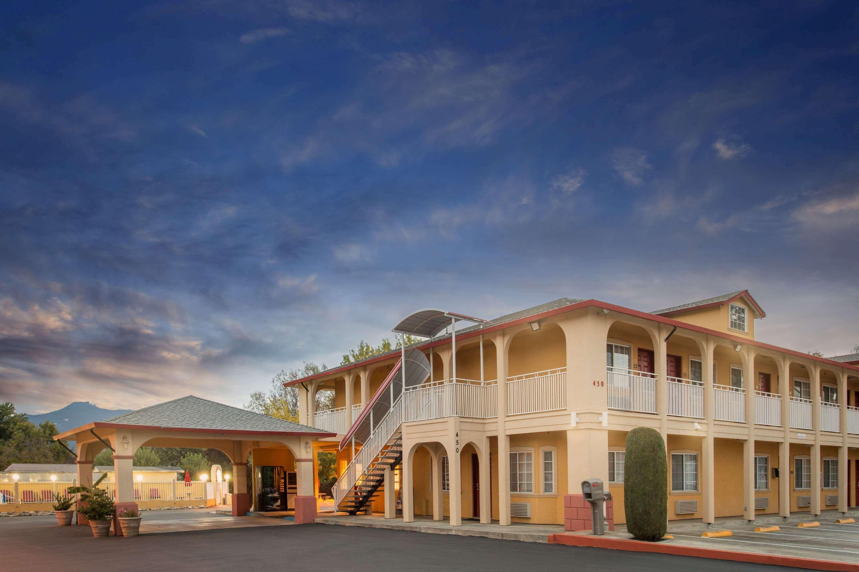 Upper Lake Inn & Suites 4/28