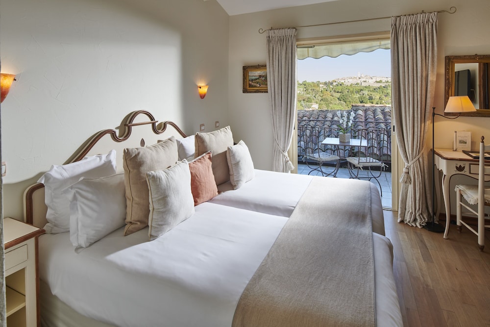 Hotel La Grande Bastide 39/75