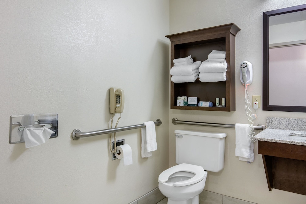 Quality Inn & Suites Mountain Home North 17/34