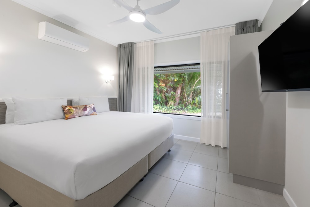 2 Bedrooms, Apartment, Queen and Twin Beds, Beach Front