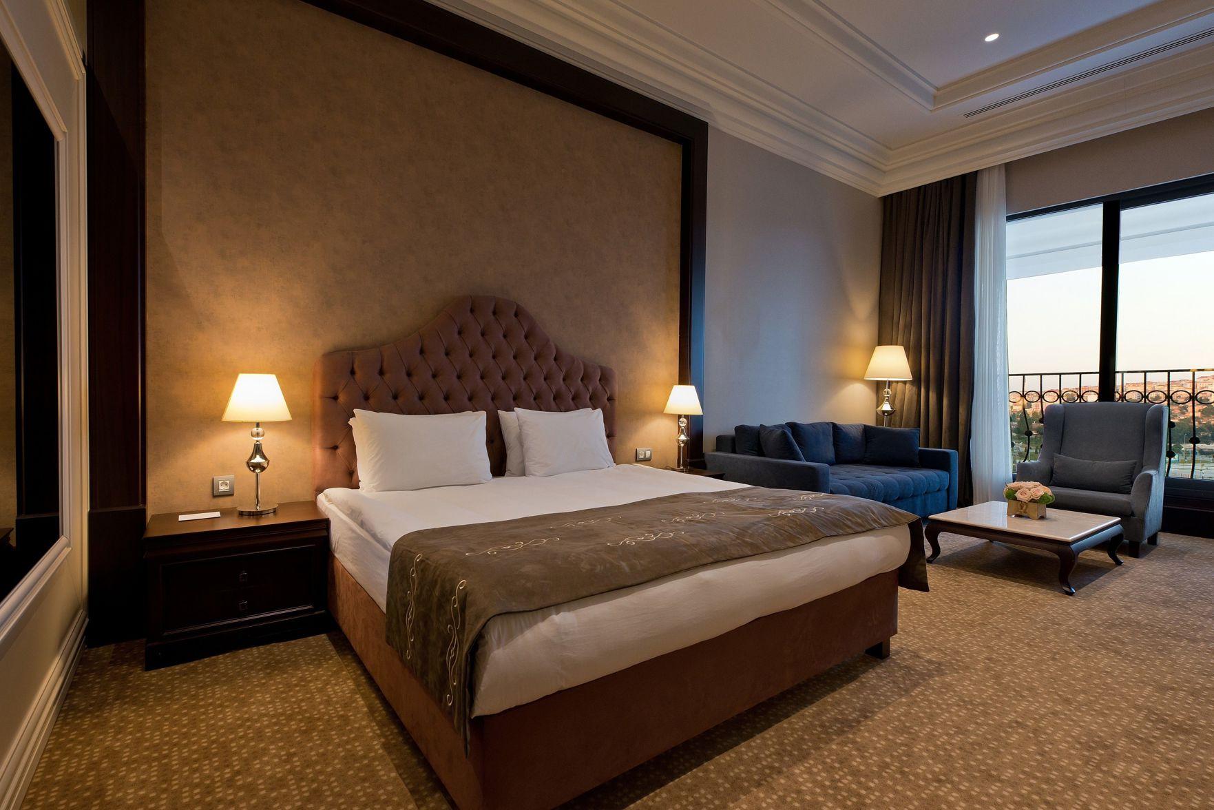 Deluxe, Suite, French Bed