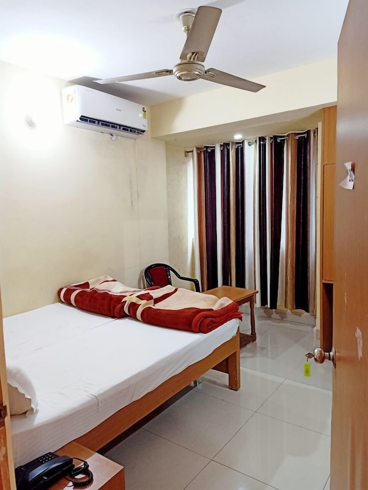 Hotel Rajdhani Plaza 25/43