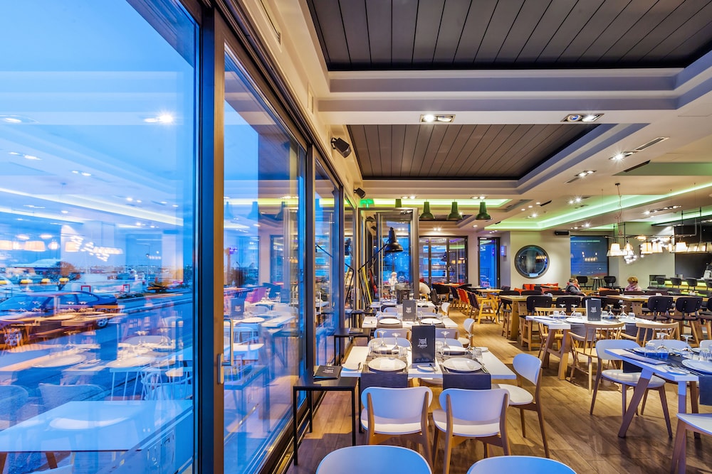 Porto Marine Hotel 48/64
