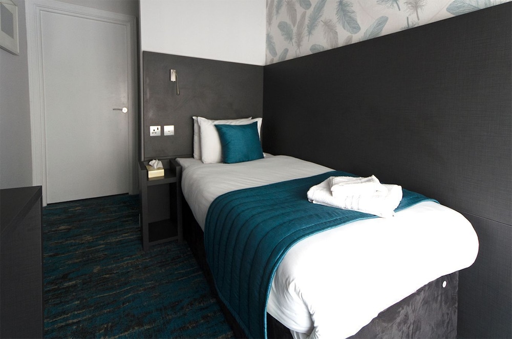 Commodore Hotel London 30/55