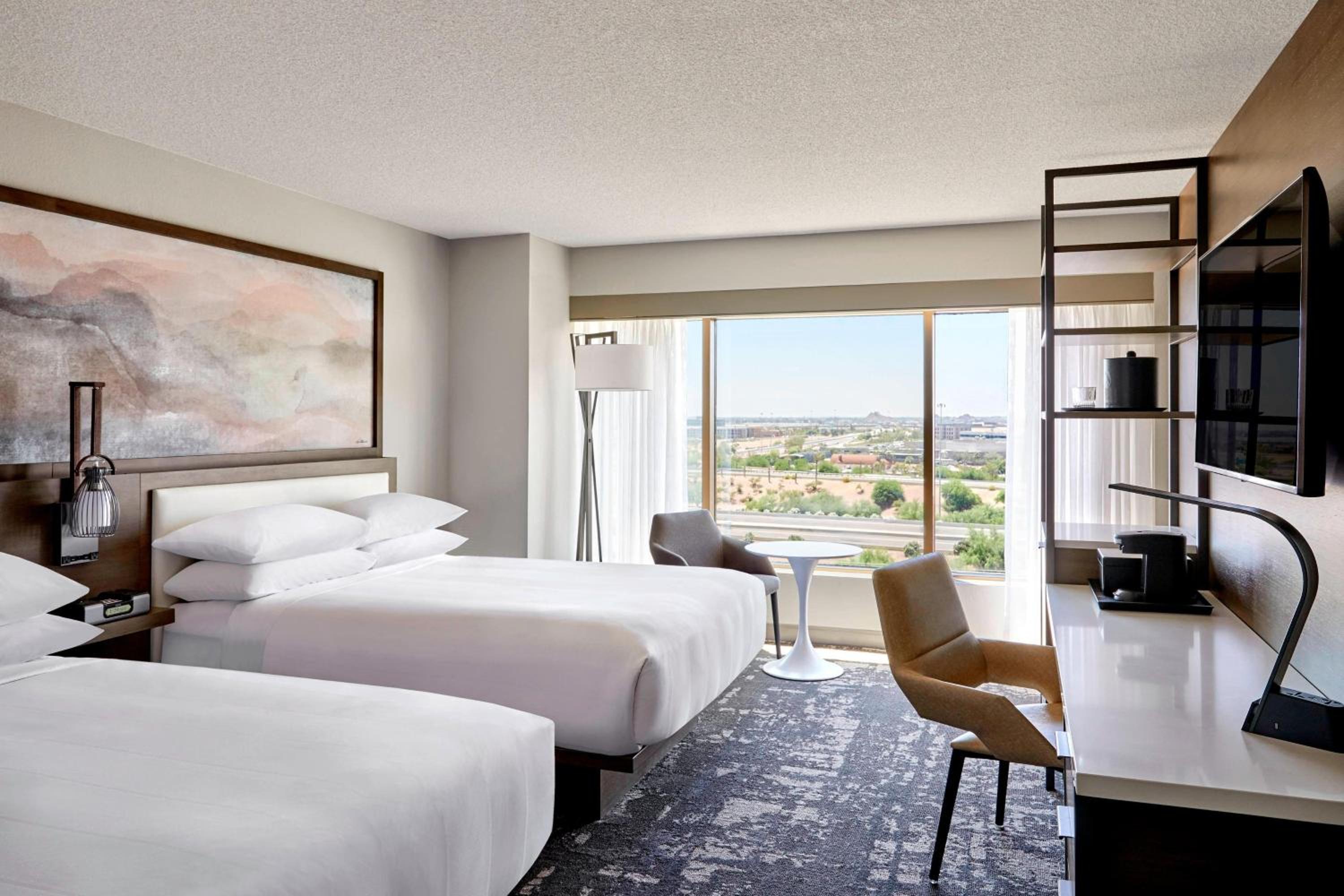 Concierge, Queen Bed