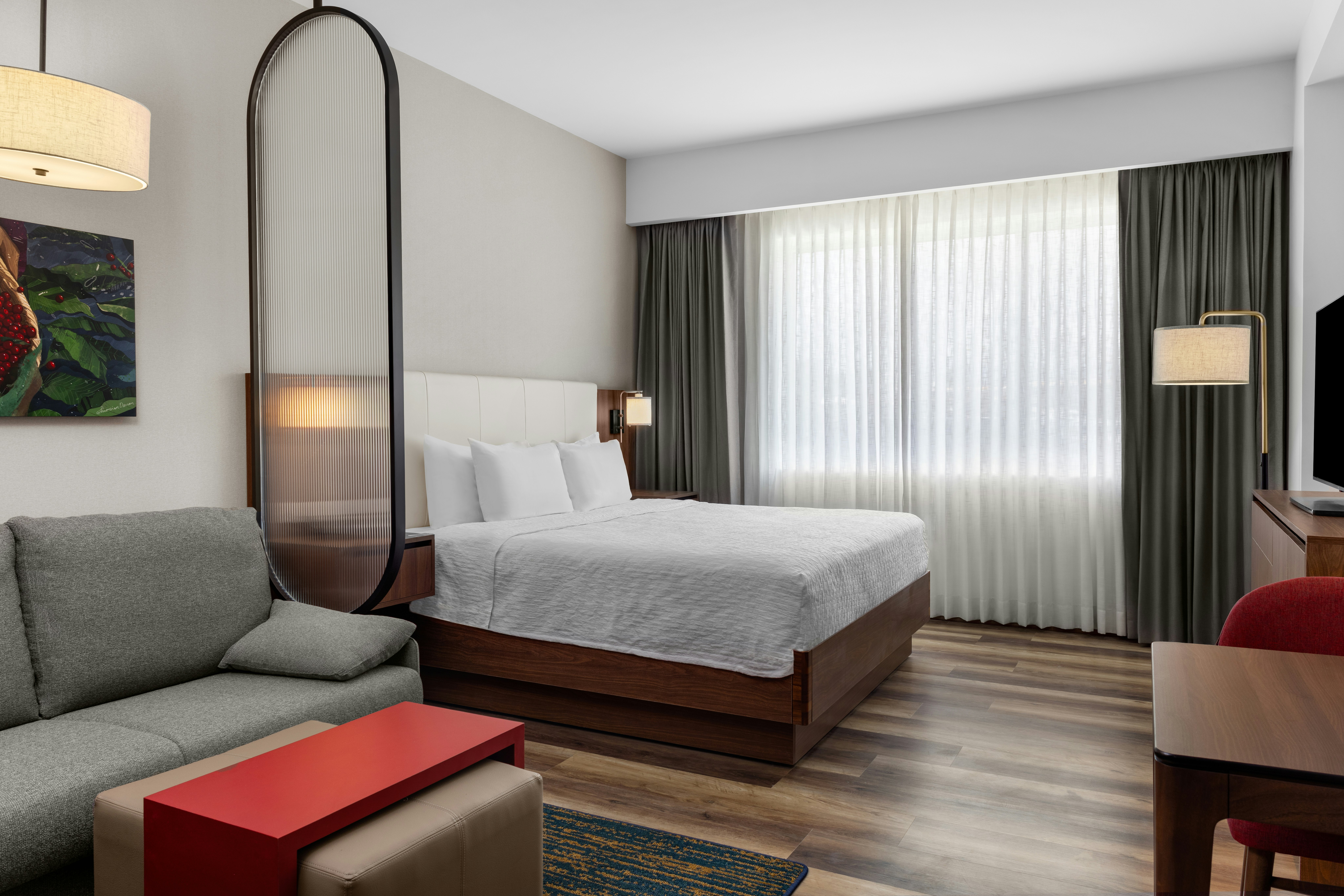STUDIO, SUITE, KING BED