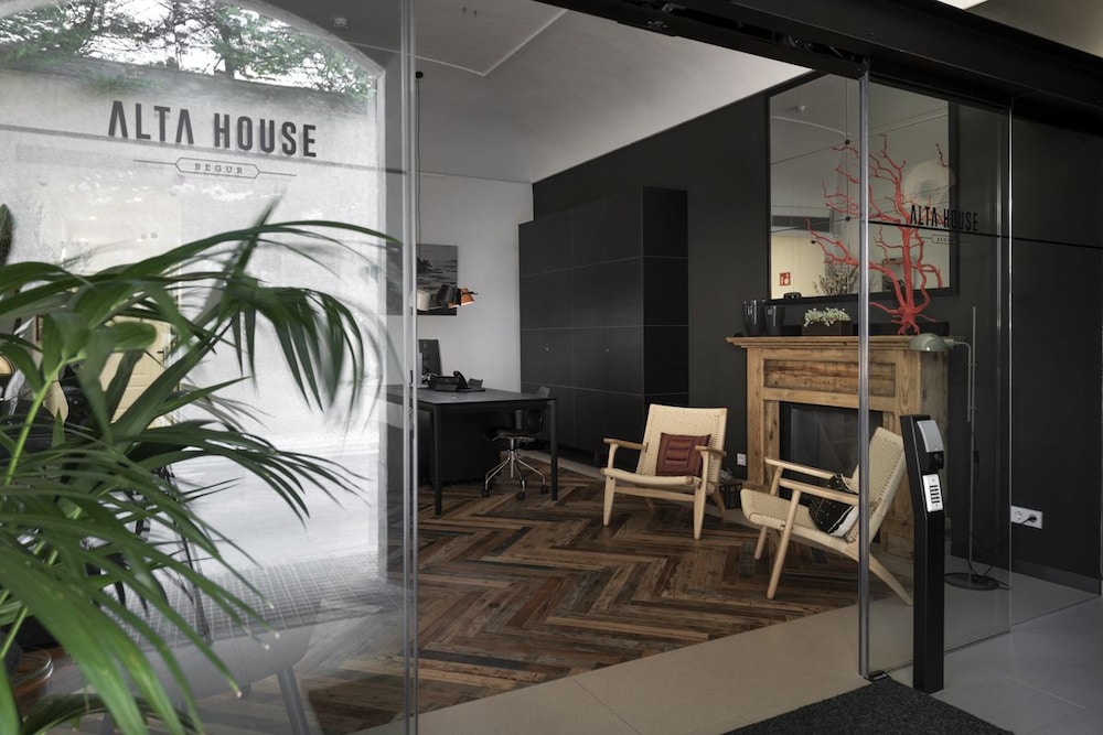Alta House Begur 7/69