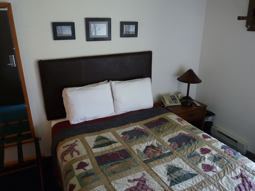 RiverBank Lodge 15/34
