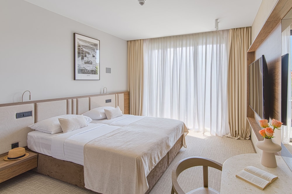 CLASSIC, DOUBLE OR TWIN BED