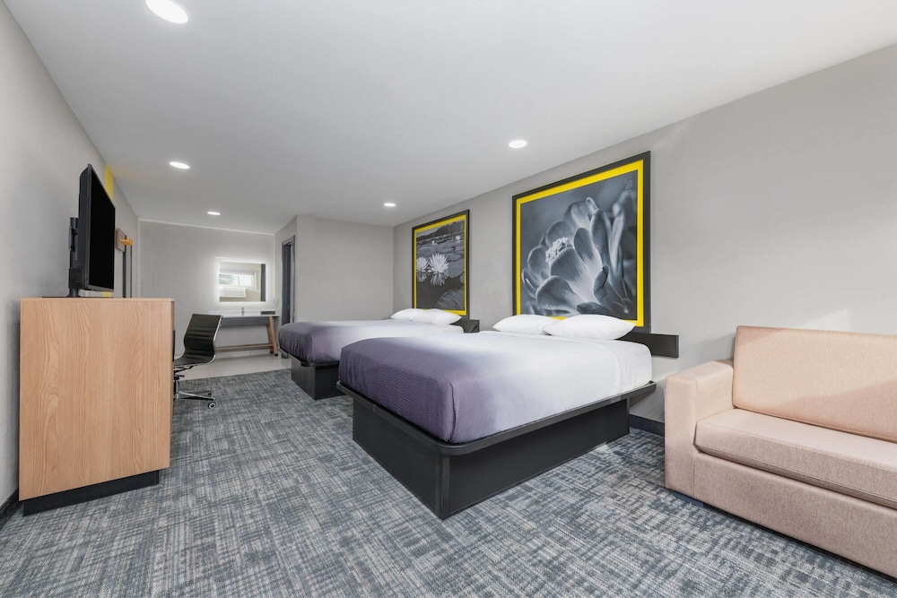 Super 8 by Wyndham Lubbock Airport 26/54