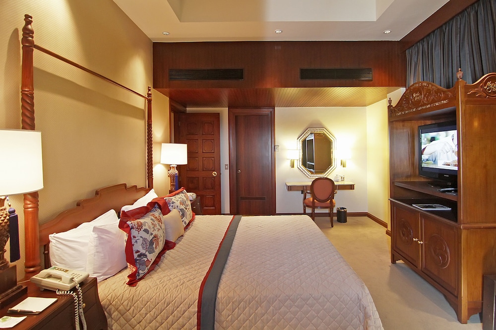 The Manila Hotel 13/25